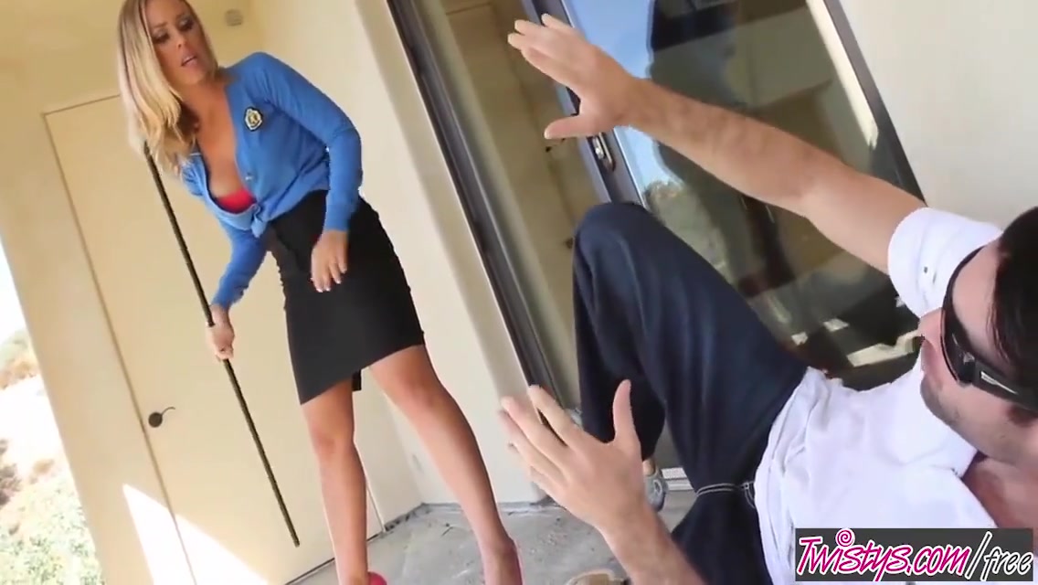 Starring At Self Protect Service 8 Min - Nicole Aniston