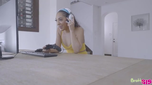 My Step Sis Is A Gamer Girl - S18:E10 - Brattysis