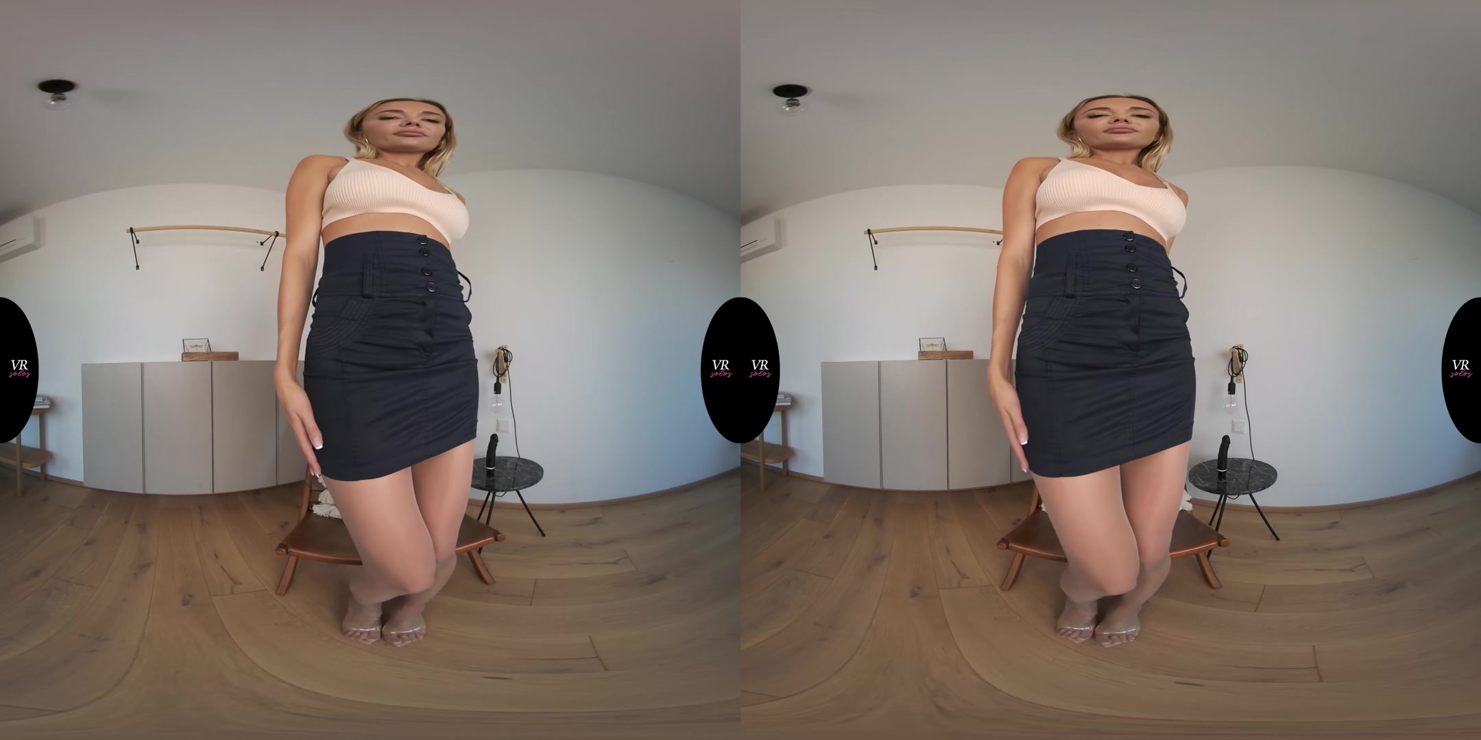 Venera Uncovers Her Stunning Body And Masturbates - VRsolos