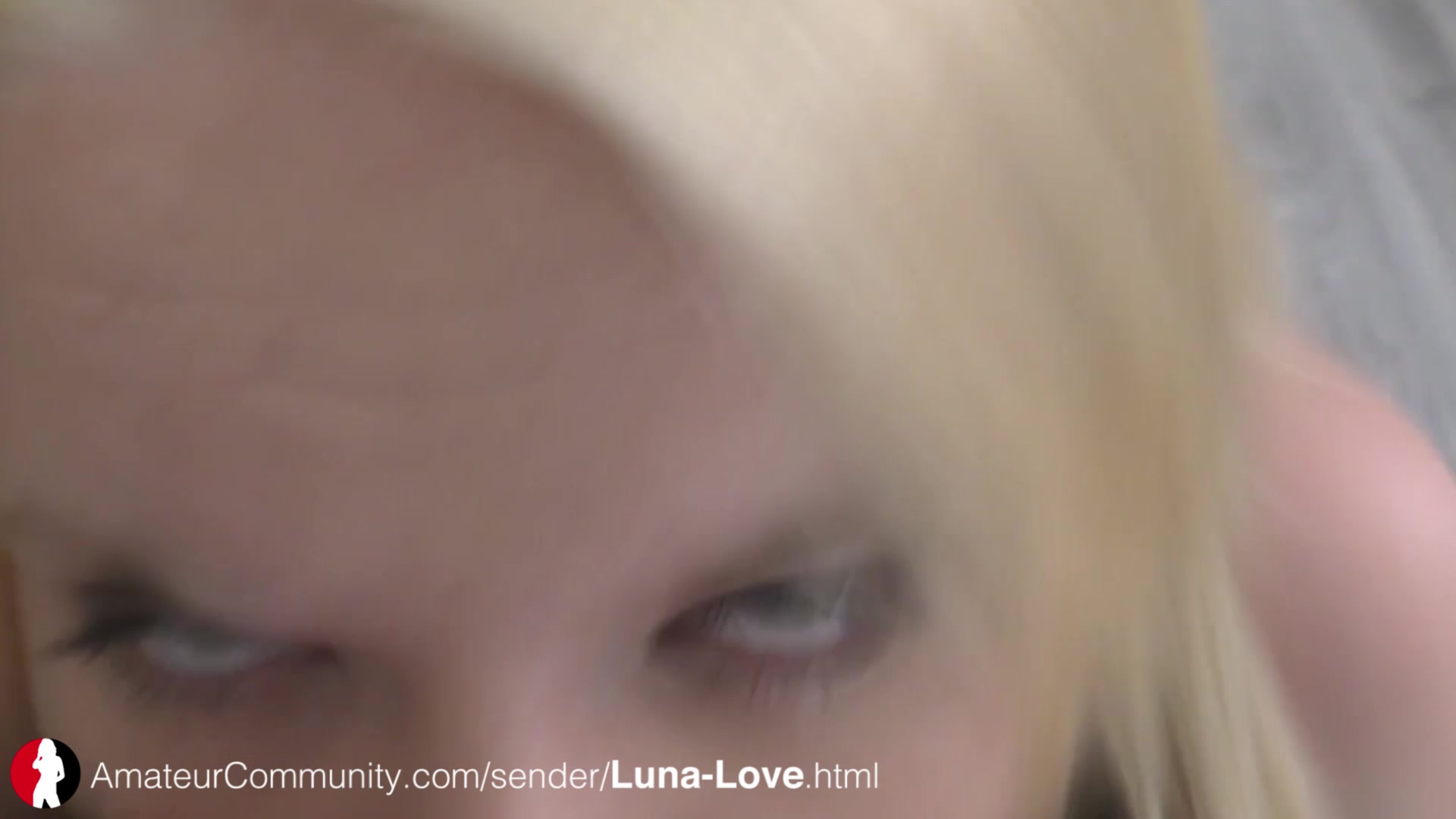 Blonde Luna mit fetten Titten und Tattoos