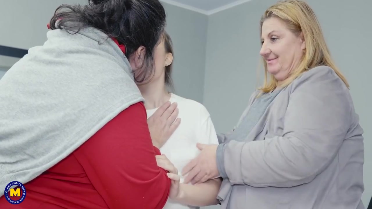 Very Big Bbw Lesbians Sharing Young Girl In Gym