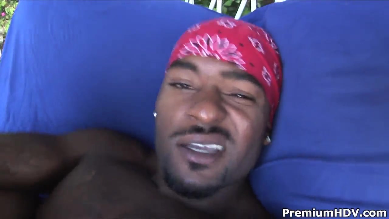 Black chick has wild sex with horny gangsta
