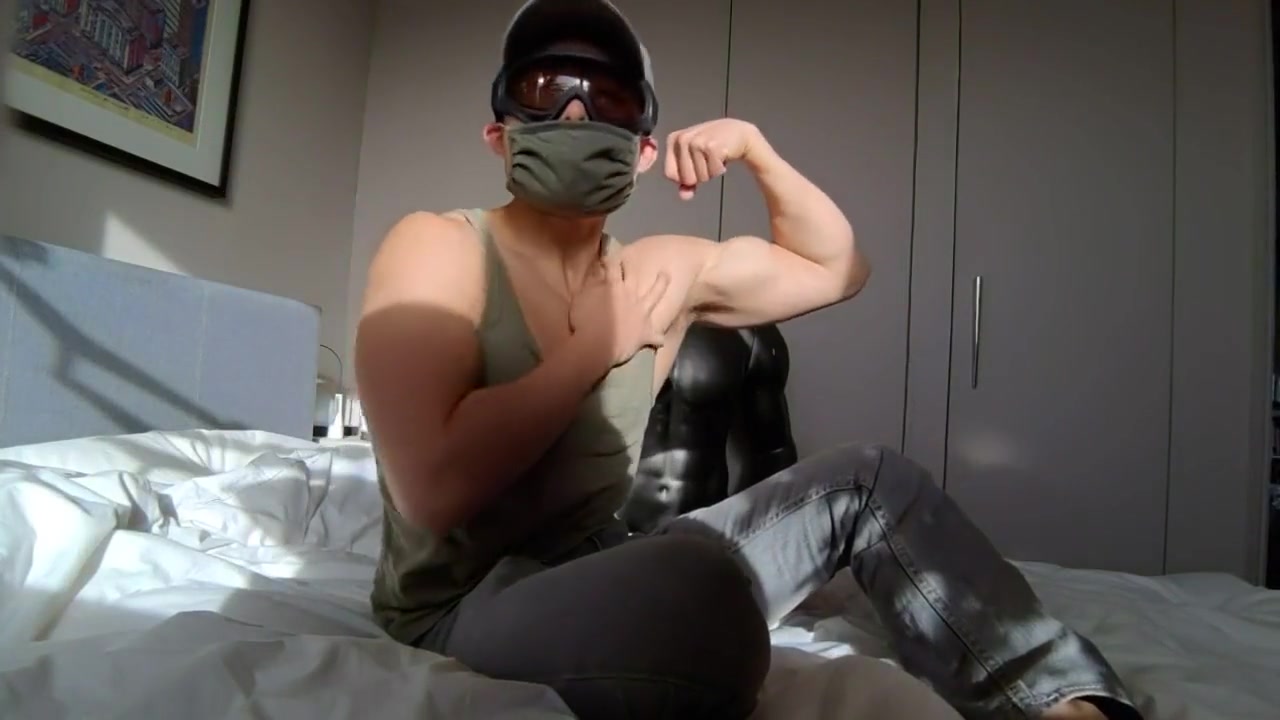 Horny Alone Asian Hunk Muscle Worships A Mannequin But Finds So Makes A Show For It