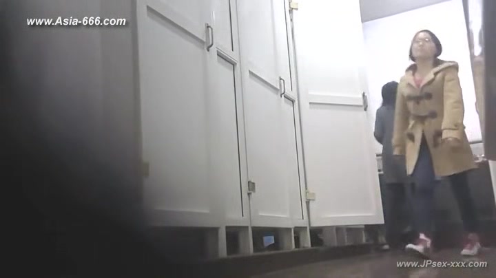 chinese girls go to toilet.84