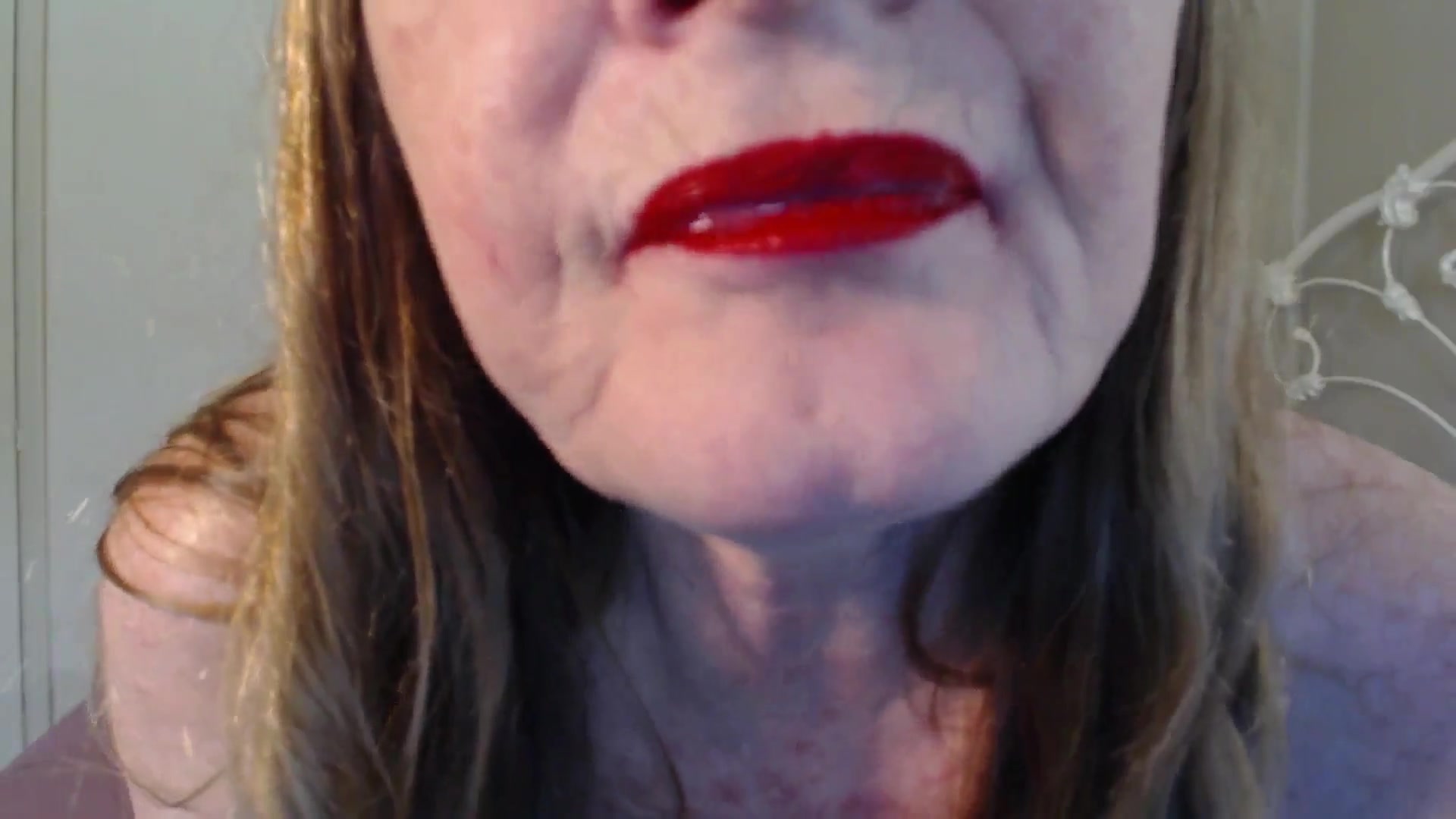 Horny Red Lips - TacAmateurs
