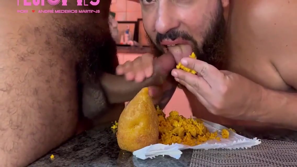 Coxinha- Garoto Mama Pau Grosso Enquanto Come Coxinha 6 Min