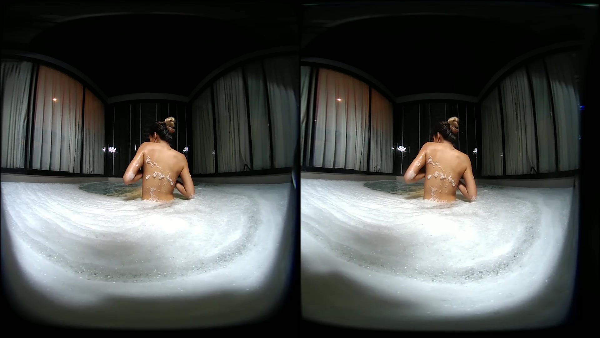 Big Foam Bathing With An Asian Model - VRpussyVision