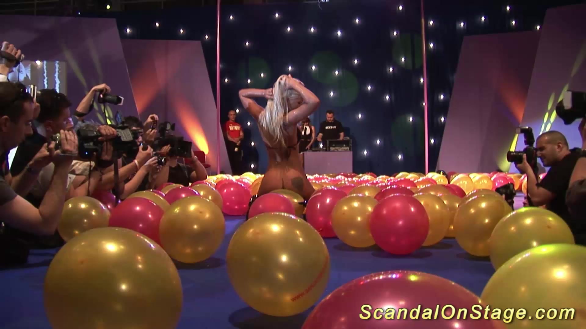 hot stripshow on public stage