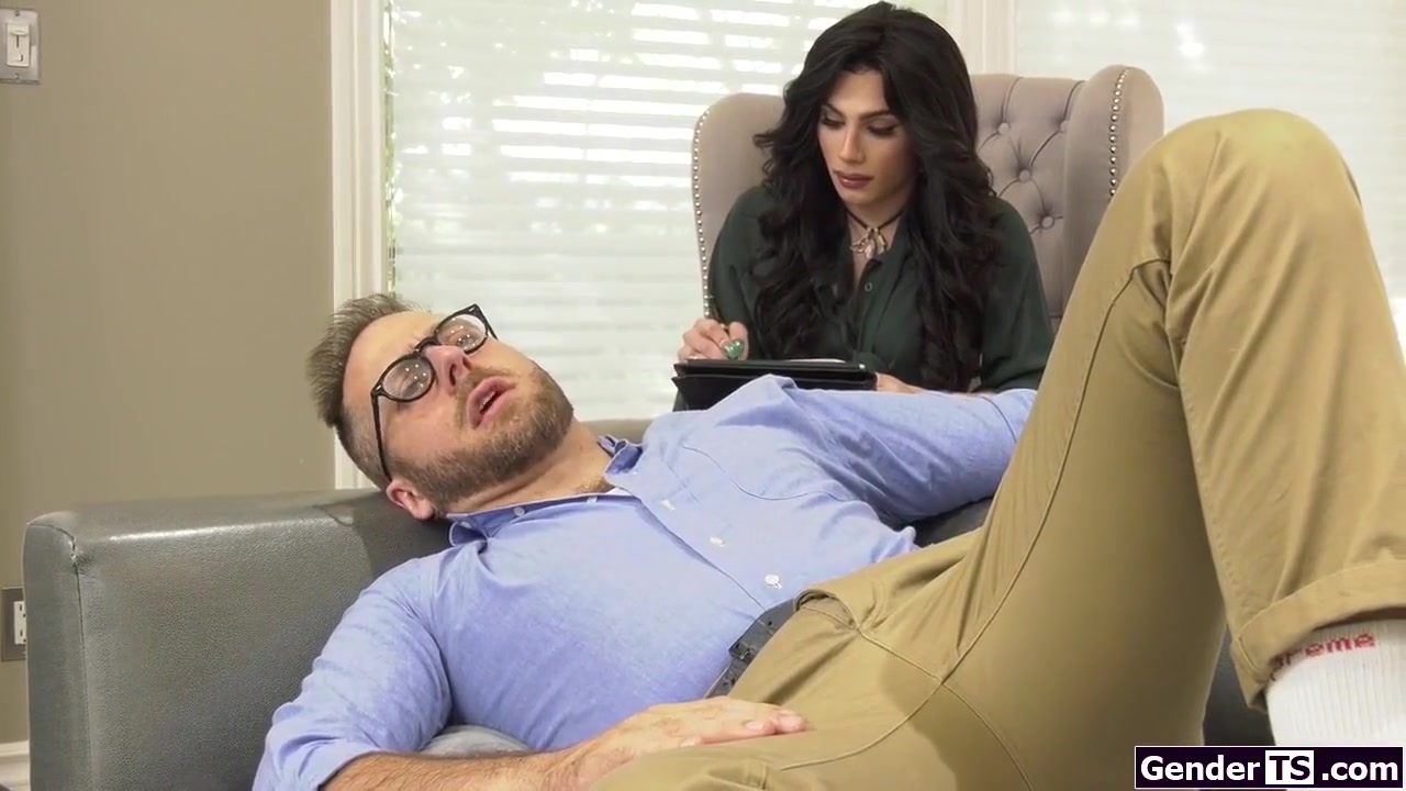 Big T And Ariel Demure - Shemale Shrink Facefuck Guy