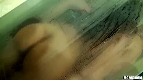 Beach girls like to showwr in one cabin and pose