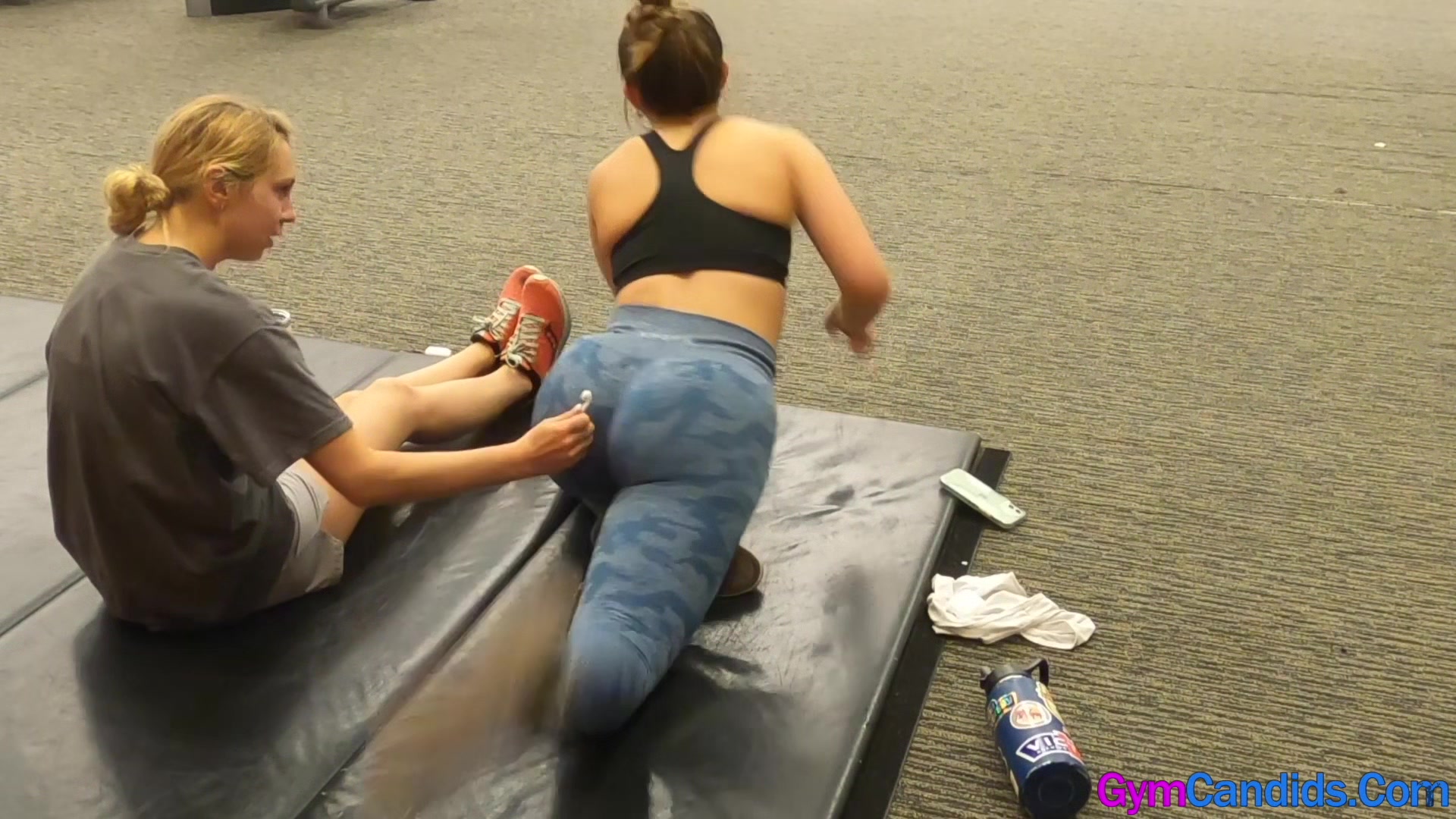 Big Booty teen 18+ in Tight Leggings