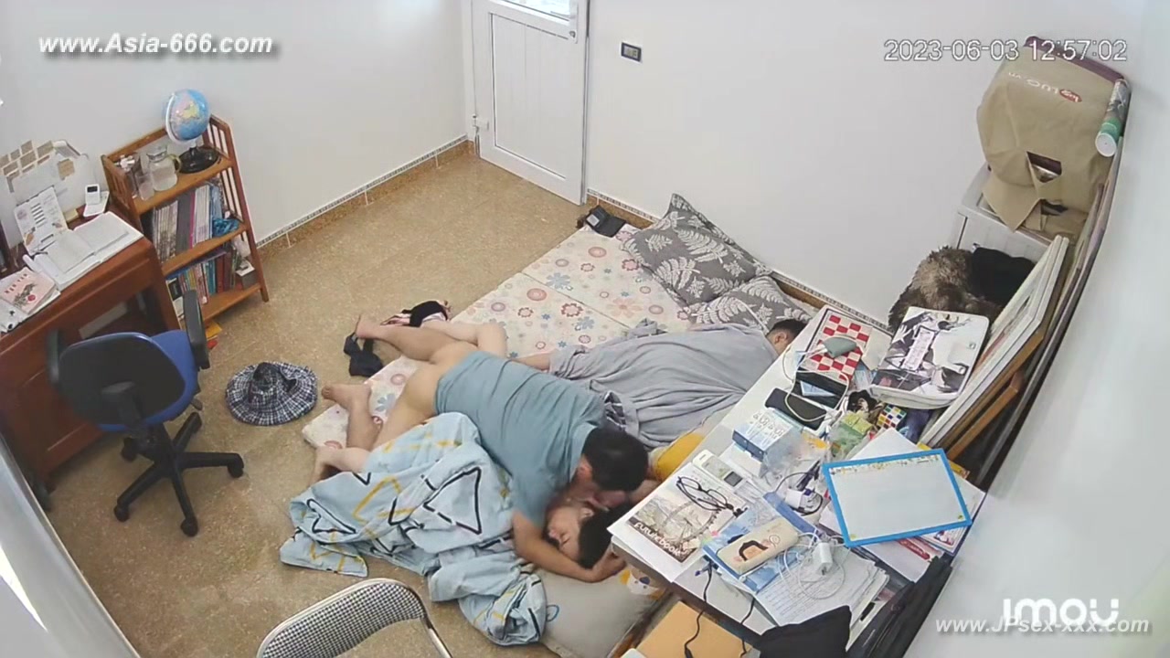 Hackers use the camera to remote monitoring of a lover's home life.610