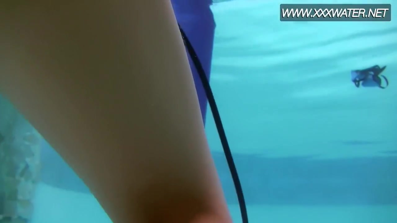 On Of The Hottest Pornstars Minnie In The Pool - Minnie Manga