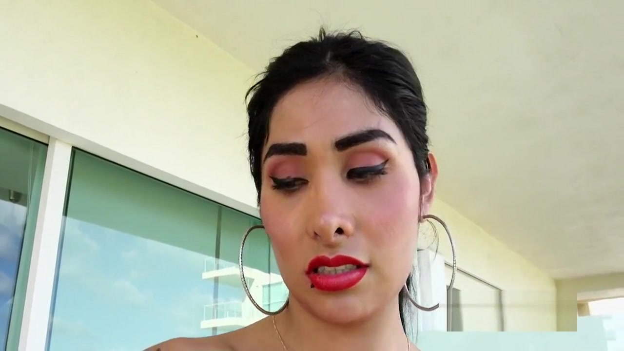 Sexy tgirl wanking cock solo