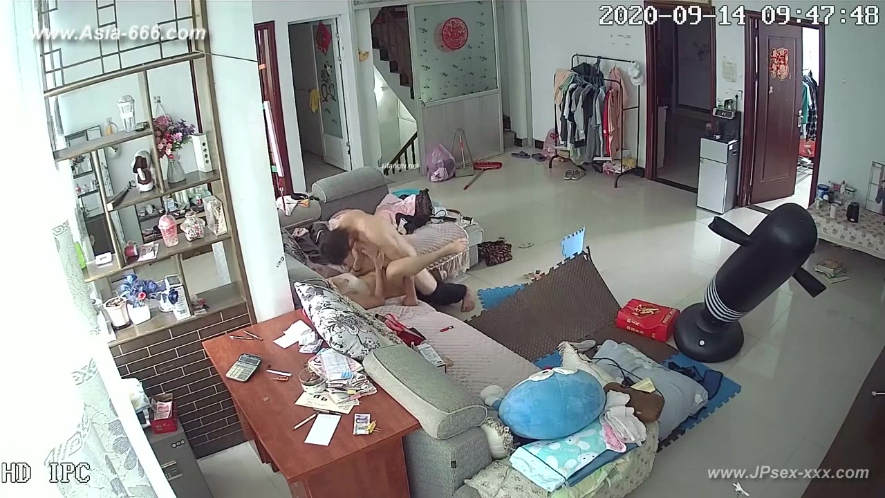 Hackers use the camera to remote monitoring of a lover's home life.609