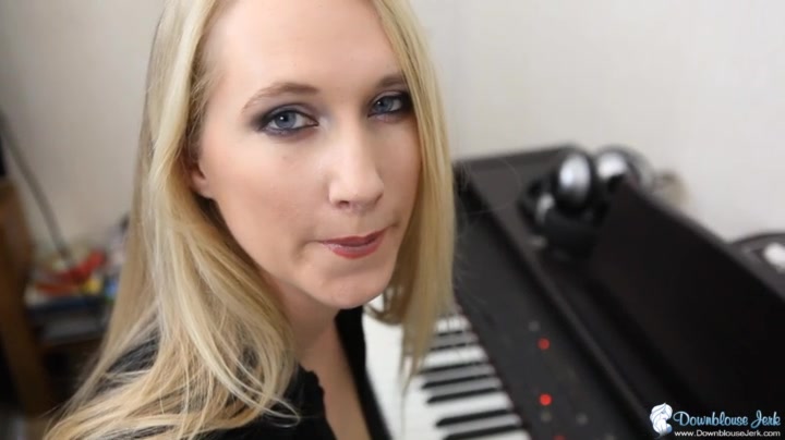 Toni Lou in Musical Tease - DownblouseJerk