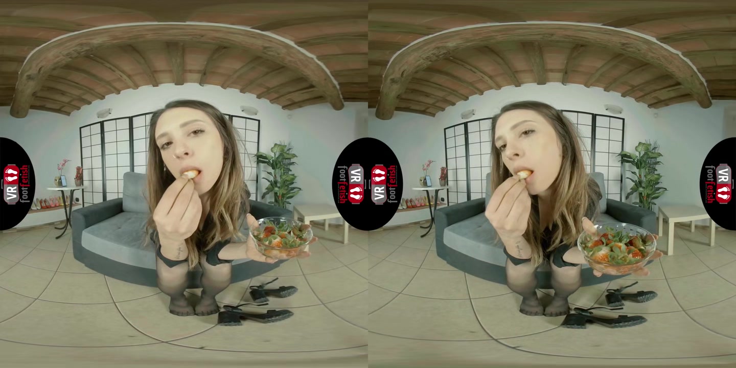 Beautiful babe Violet Loves Eating Strawberries And Massaging Her Sexy Feet In Nylons In VR - VRFootFetish