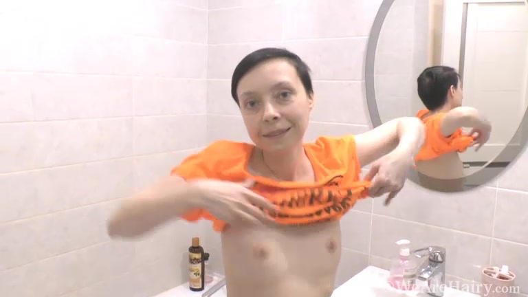 Trixie masturbates with her shower head
