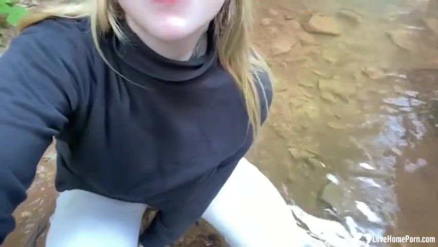 Girlfriend Gets A Facial In The Woods