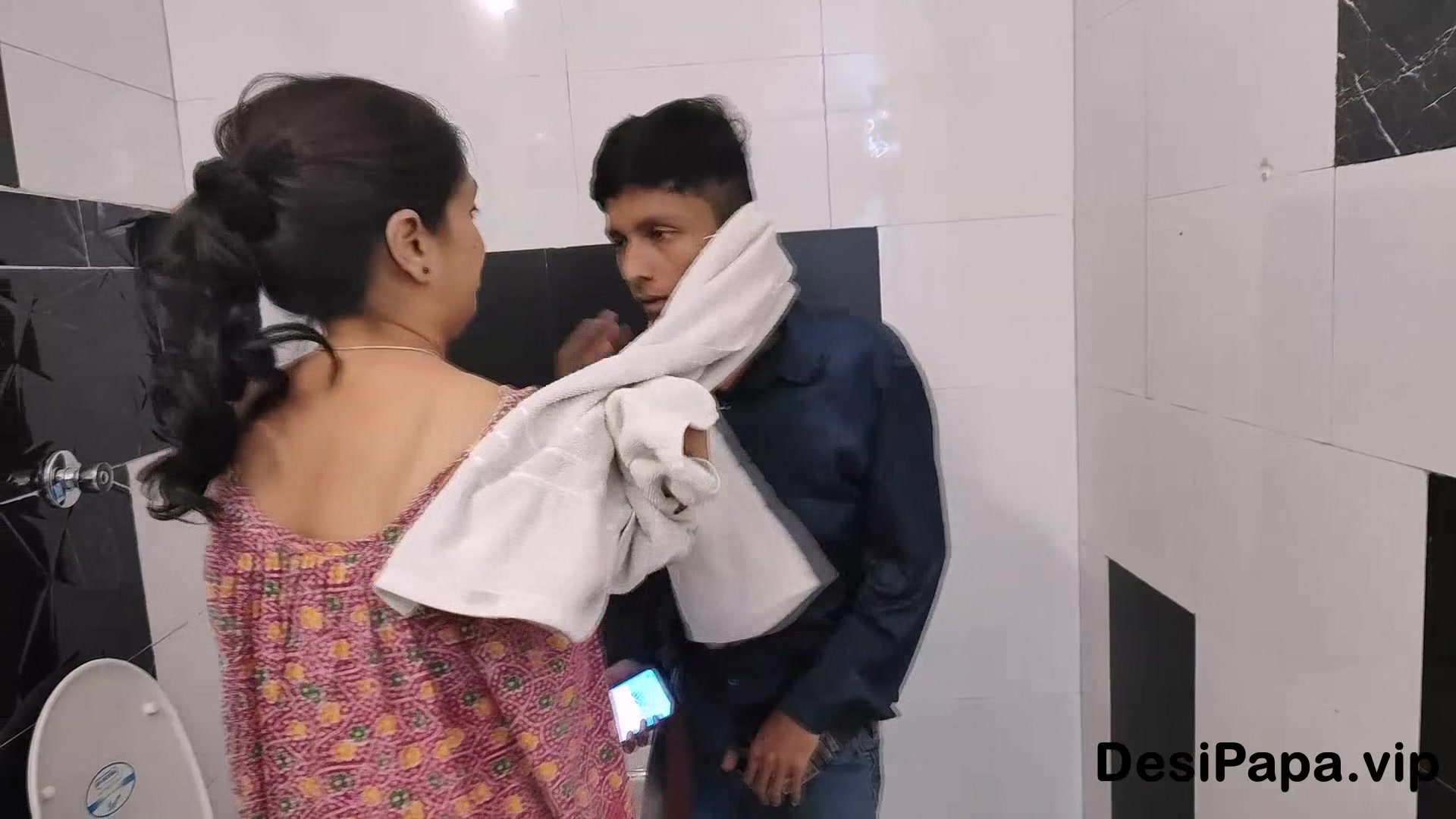 Young 18 Year Old Skinny Desi Man Fucking Mature Indian Aunty In Hotel Room