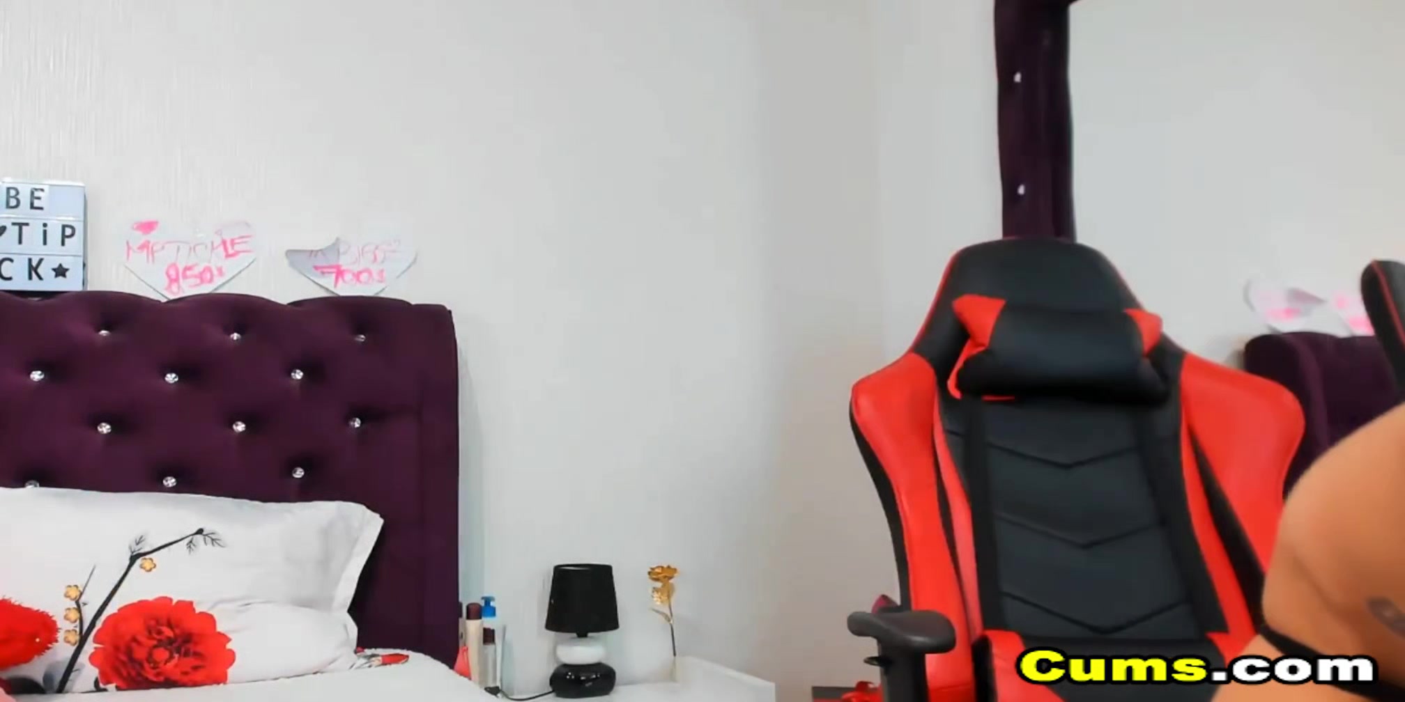 Big Tits Babe Masturbates on Cam