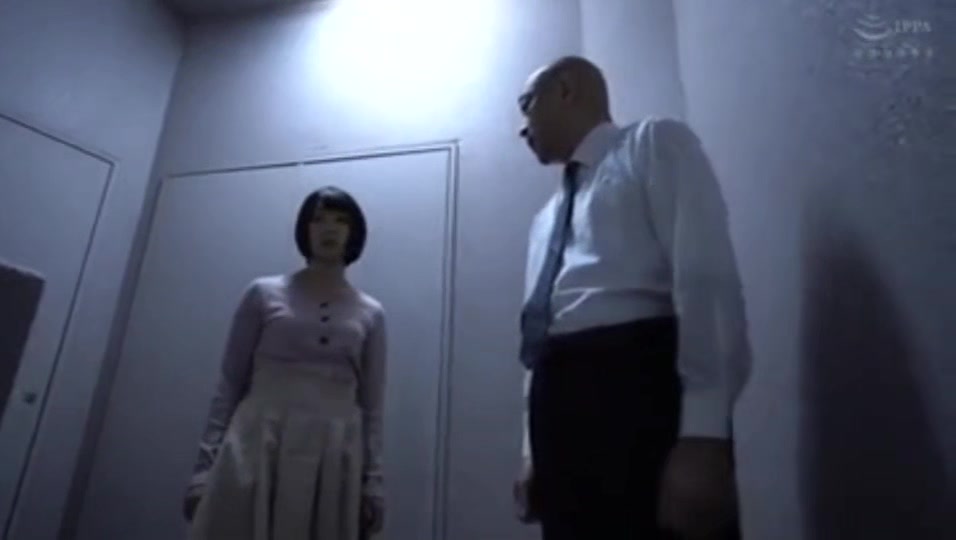 05042 Beautiful girl faints in agony