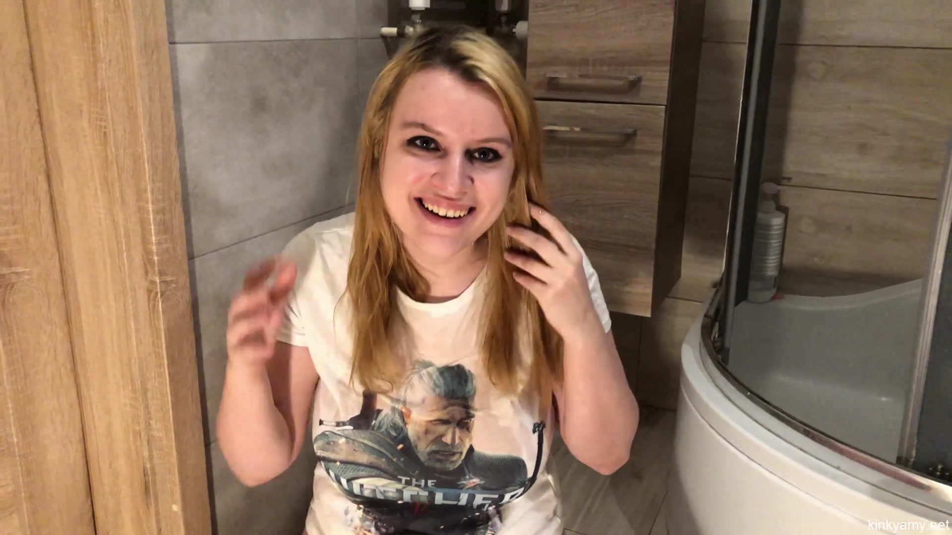 Washing Cum With Piss And Wet Play - Kinky Amy