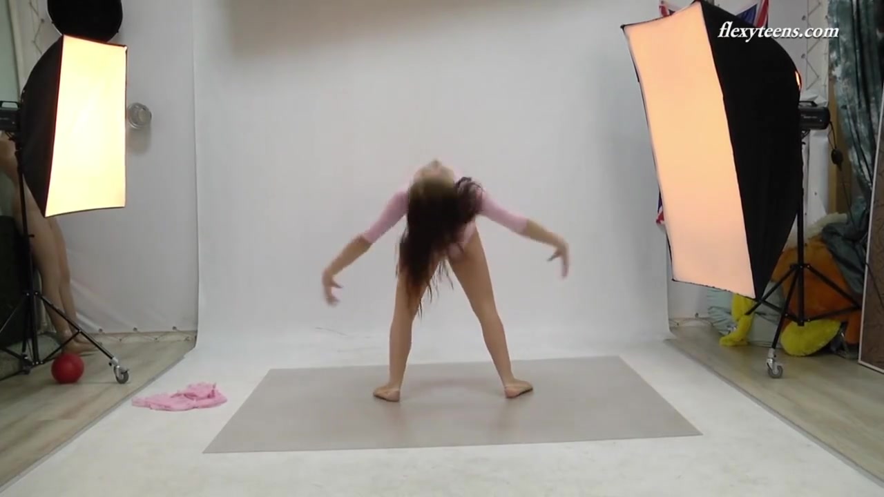 Dana Weyron In Big Boobs And Ass Body Suit With Stretching Legs