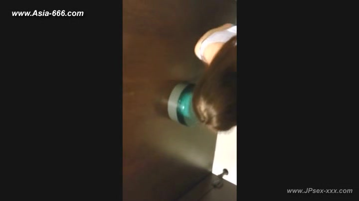 chinese girls go to toilet.110