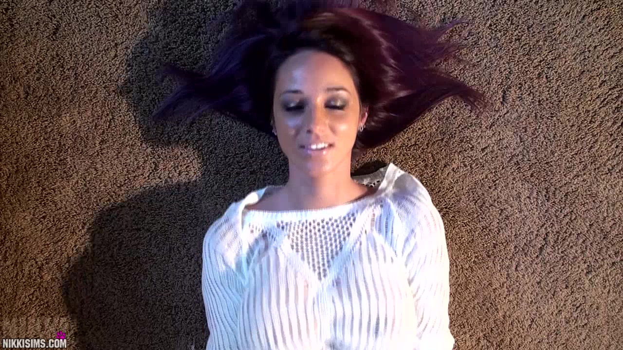 Nikki Bouncing Boobs Video