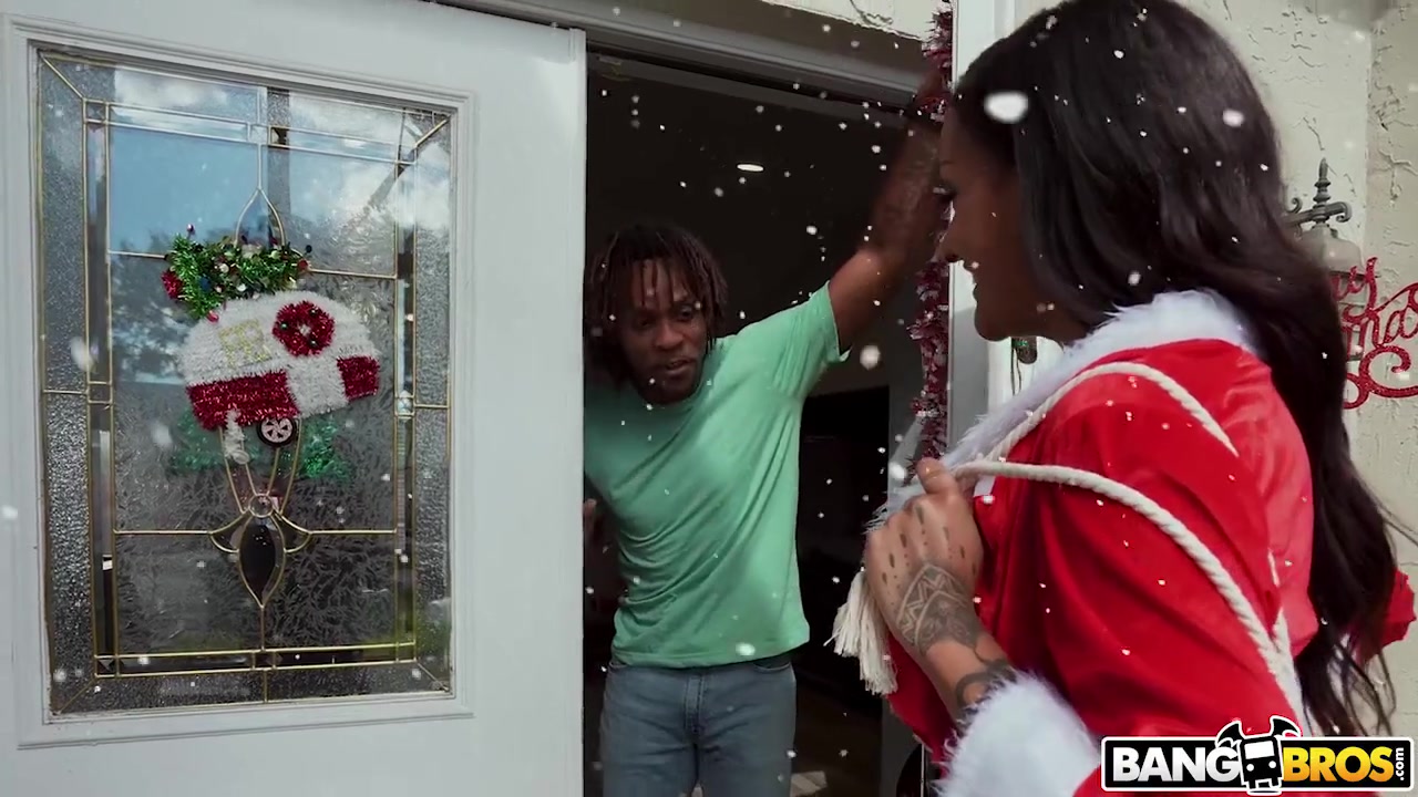 Fucking Santas Helper On Pornhd With With Zoey Sinn