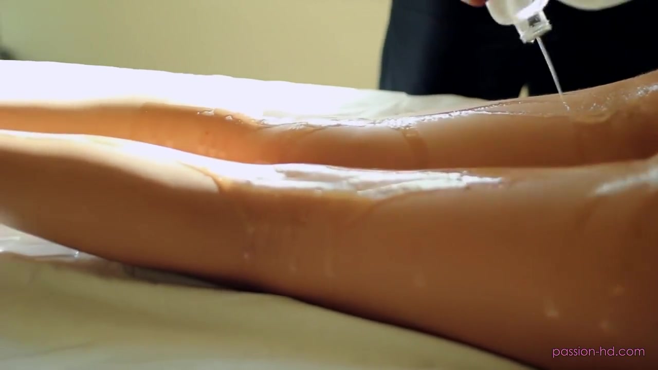 Alexis Adams - Oily Erotic Massage For