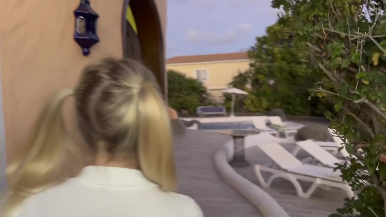 Alice cracks with excitement - Jacquie et Michel TV