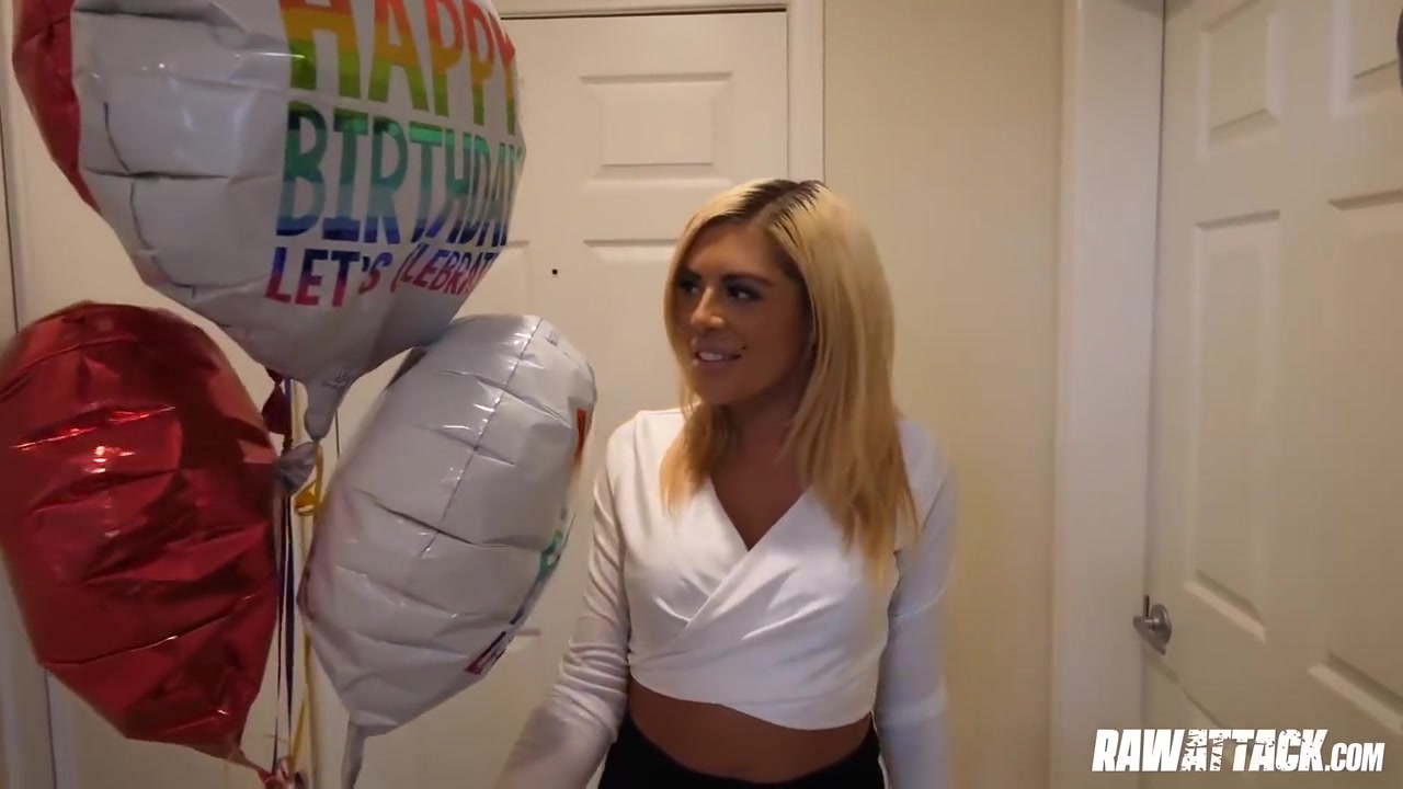 De Silva And Vivianne De Silva In Prepares Her Pussy For A Wild Birthday Surprise