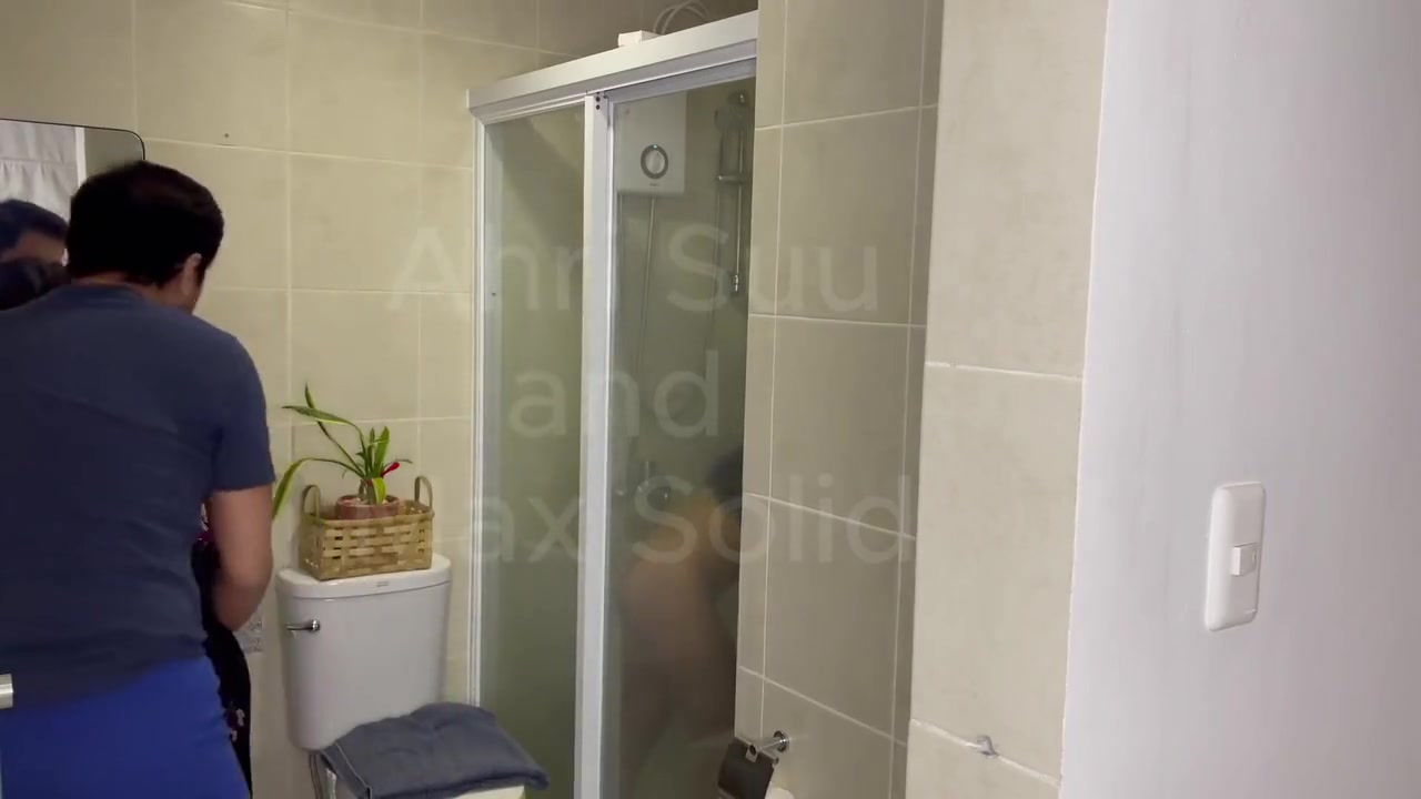 Kinantot Ang Kapatid Habang Naliligo Si Step Sister Risky Bathroom Sex