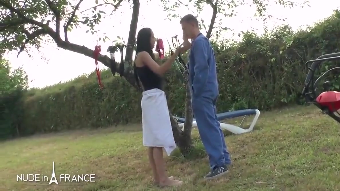 This Smoking French Arab Beurette Is An Unfaithful Housewife Getting Screwed And Facialized Outdoor By The Gardener