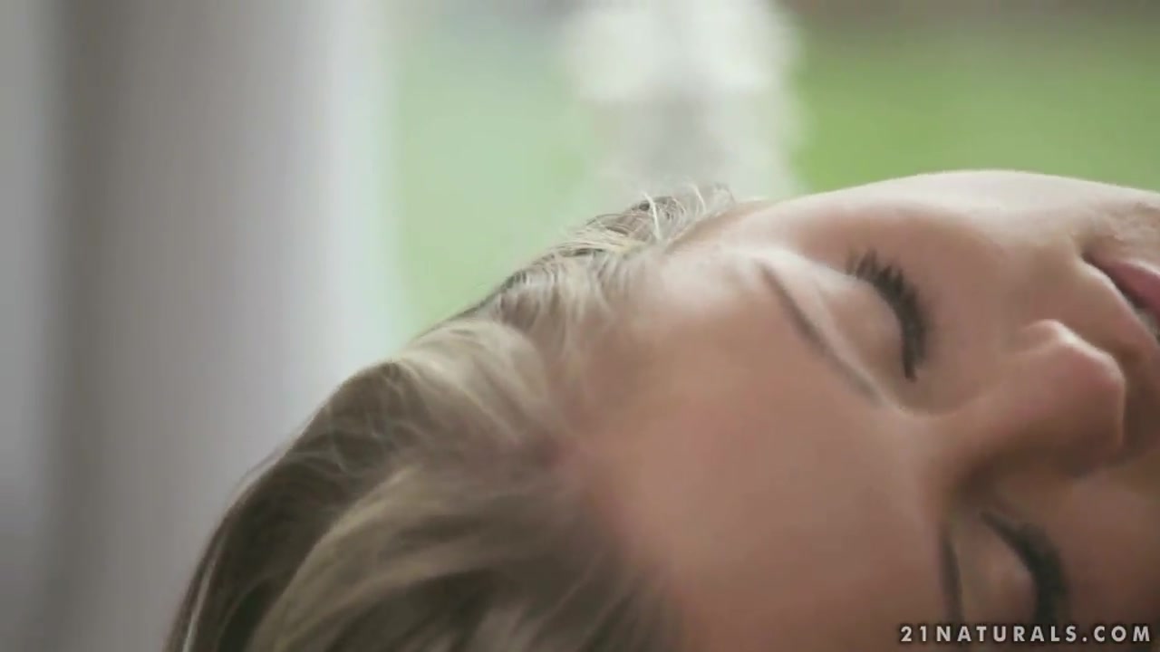 Sweet Vanda Lust makes her boyfriend fully satisfied