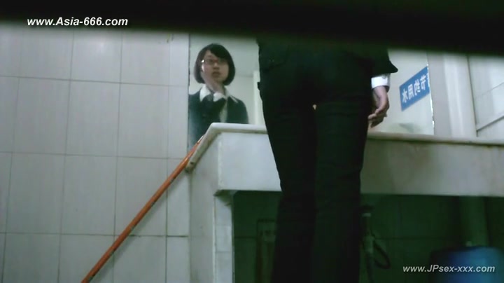 chinese girls go to toilet.66