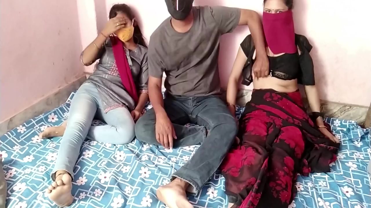 Sotelimaa Beti Ko Ek Sath Choda - Desi Indian Threesome Porn In Hindi