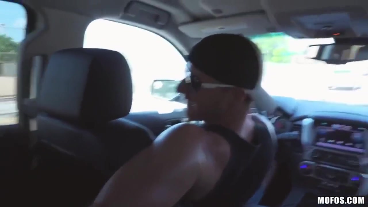 Little Blonde - Cute Picked Up And Sucked A Dick In The Car