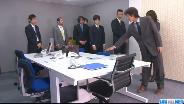 Office bimbo, Maki Hojo, plays with her fanny