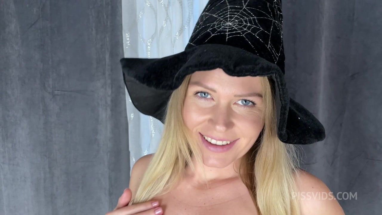 WET HALLOWEEN-PISS FOUNTAIN-ass-double cumshots - PissVids