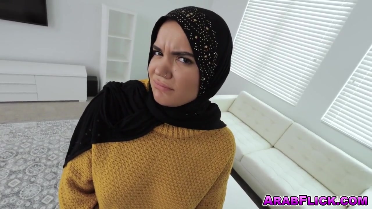 Arab Girl Gets 1000 Bucks For A Bj With Naudi Nala And Danny Mountain