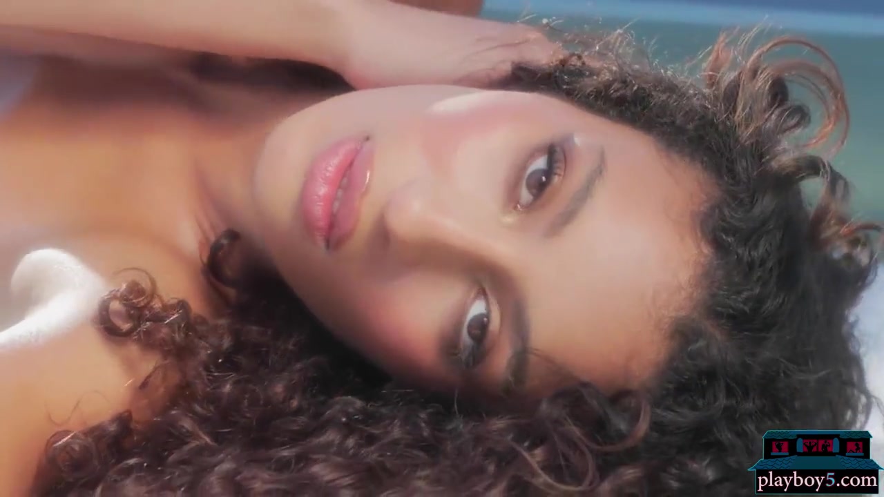 Perfect Spic Beauty Shows Petite Body