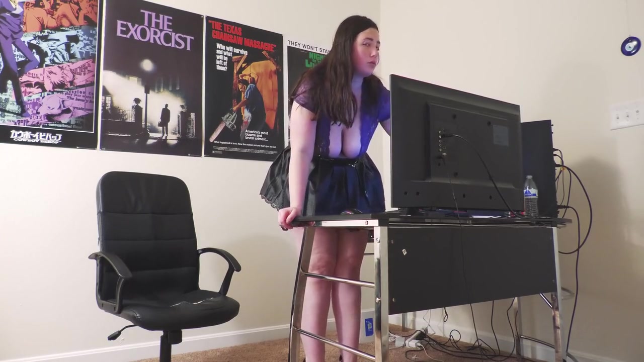 teen 18+ Bbw Secretary Cleans Office And Fingers Herself