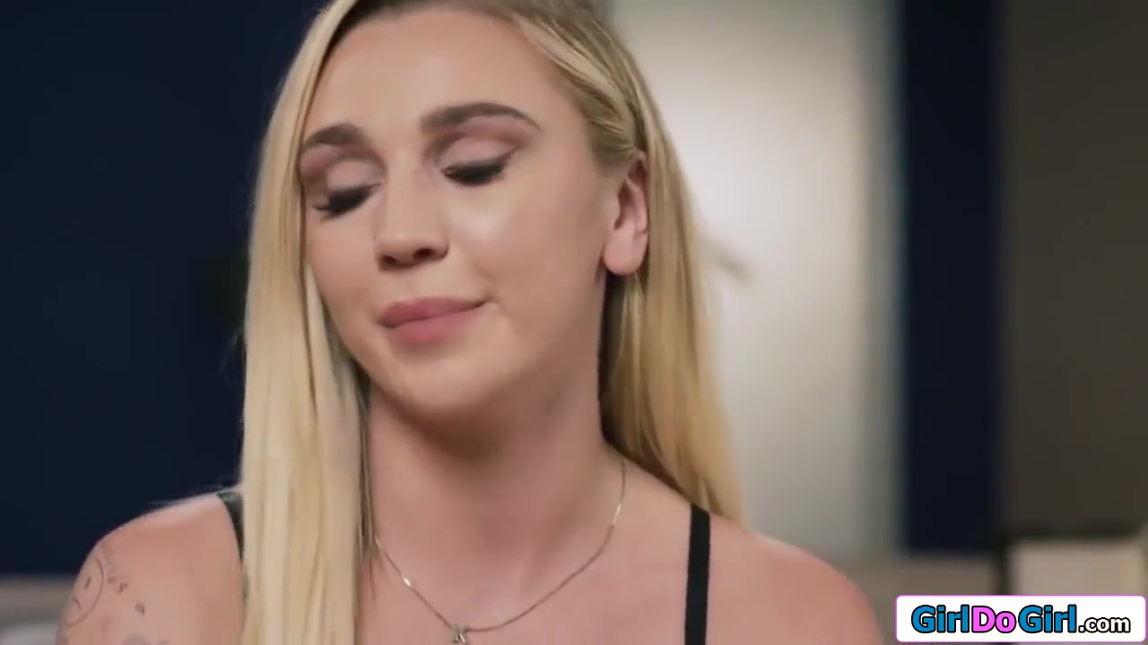 Busty Blonde Seduces Her Into Sex With Kendra Sunderland, Anna Claire And Kimora Quin