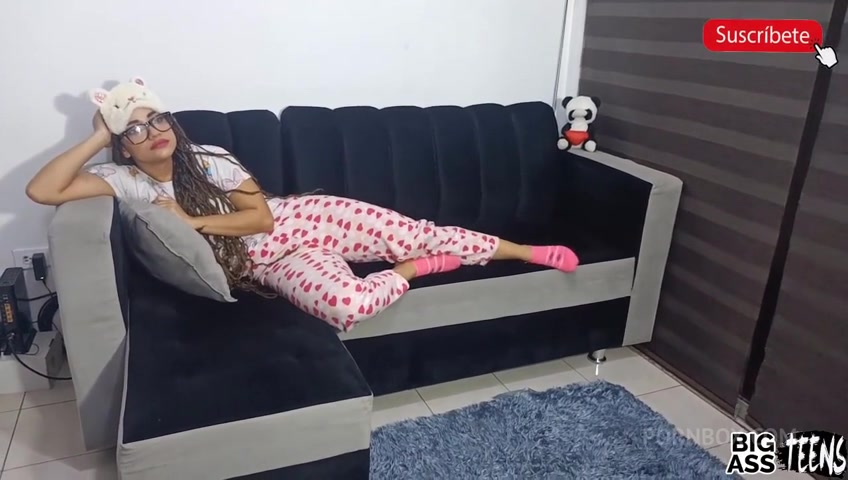 My cousin is distracted playing while my and I fuck almost discover - PissVids