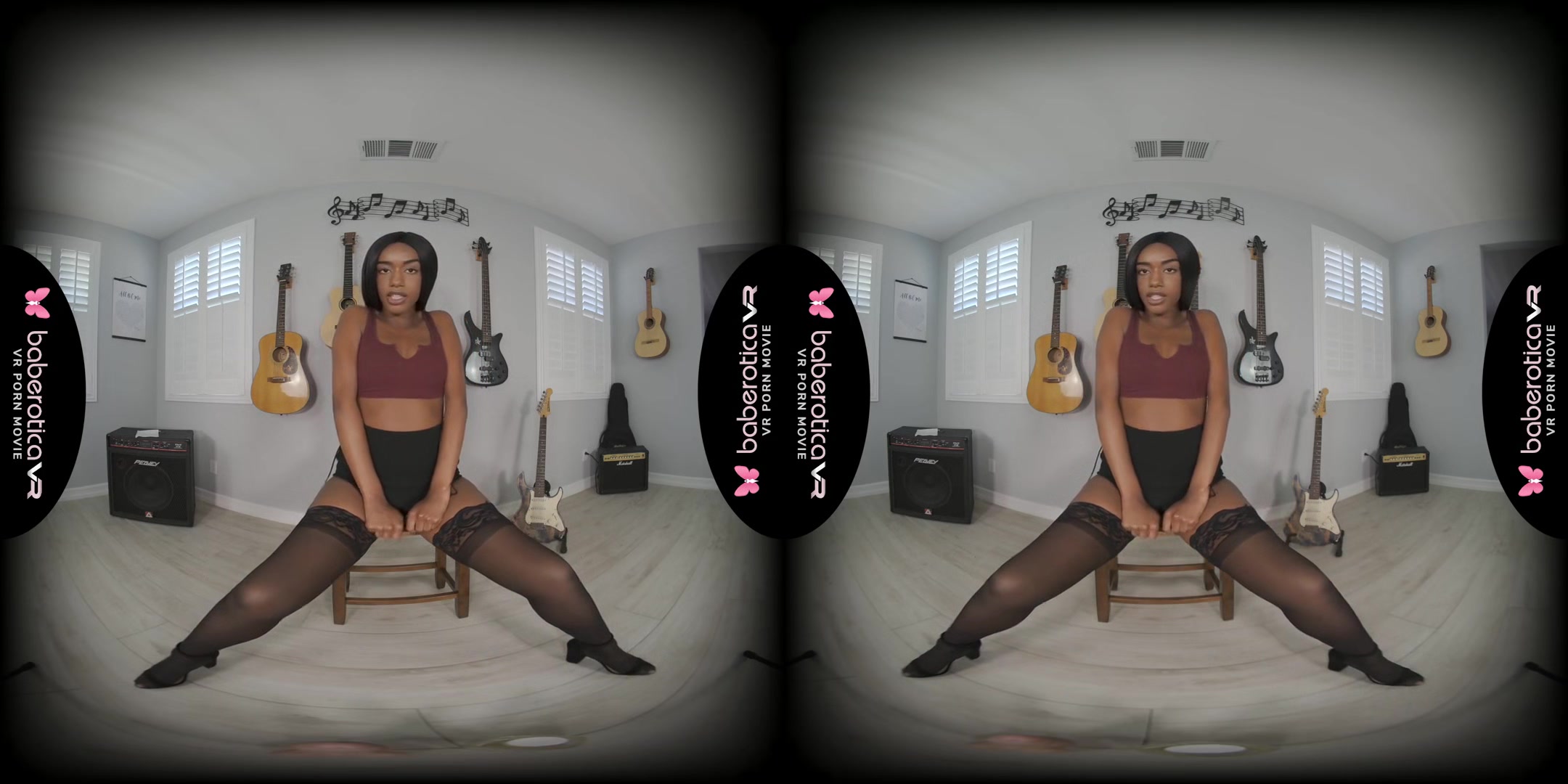 Ebony Ashley Aliegh Masturbates herseld in addictive solo
