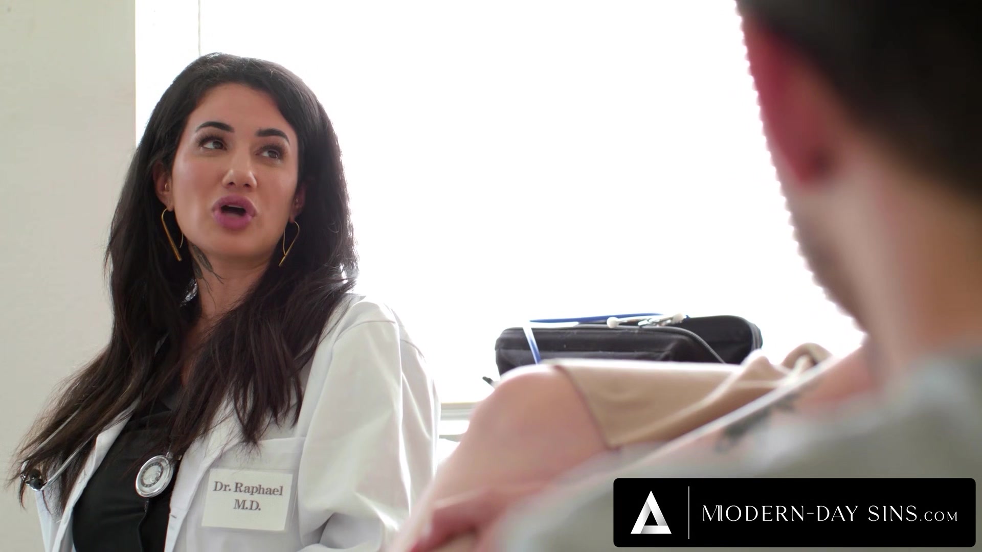 MODERN-DAY SINS - Caring Doctor Teaches Virgin Couple How To Fuck & Embrace Vanessa Vega Orgasms