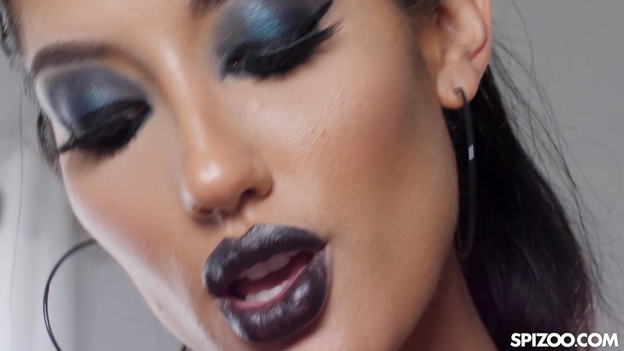 Chloe Amour Loves Two Cocks 4k
